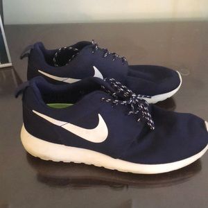 Nike roche run sneakers